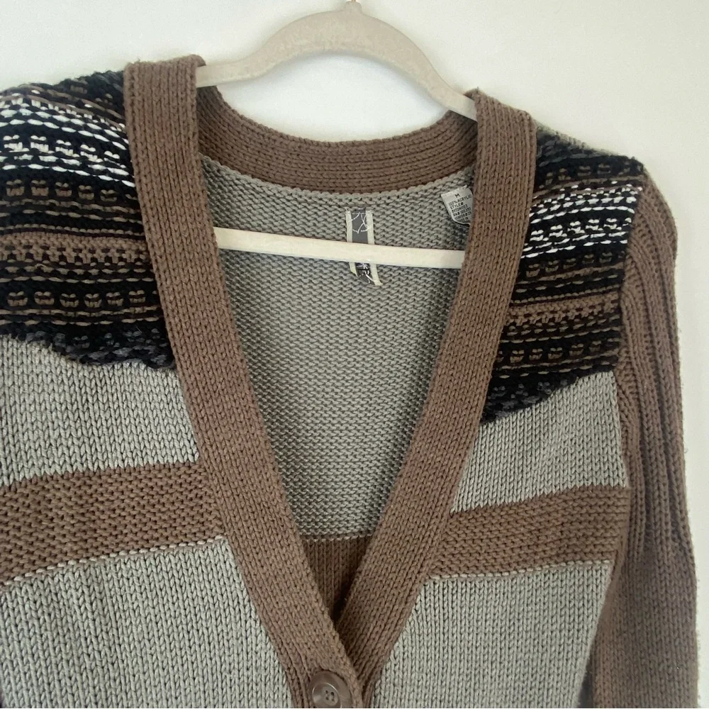 BKE Buckle Womens Medium Cardigan Sweater Brown Beige V Neck Button Front Cozy. - Picture 5 of 11